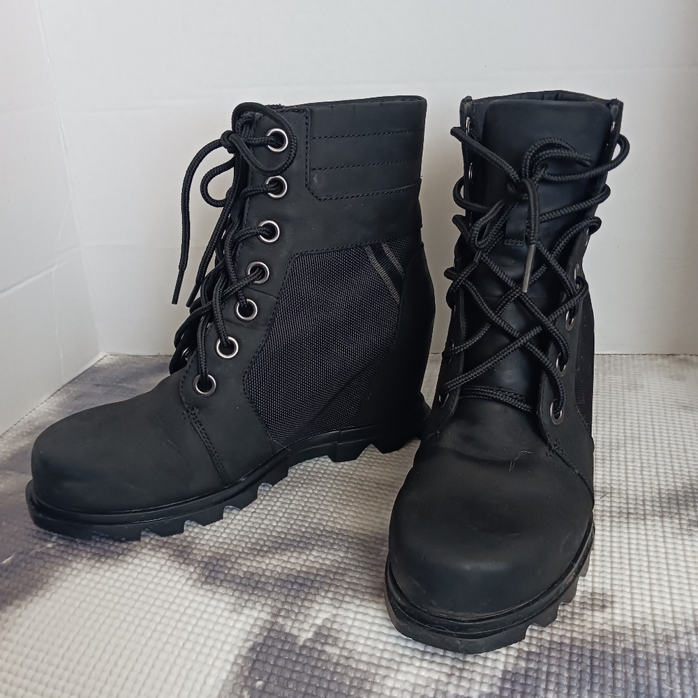 Sorel women's 8.5/ 39.5 Joan of Arctic III Lexie laceup black wedge boot